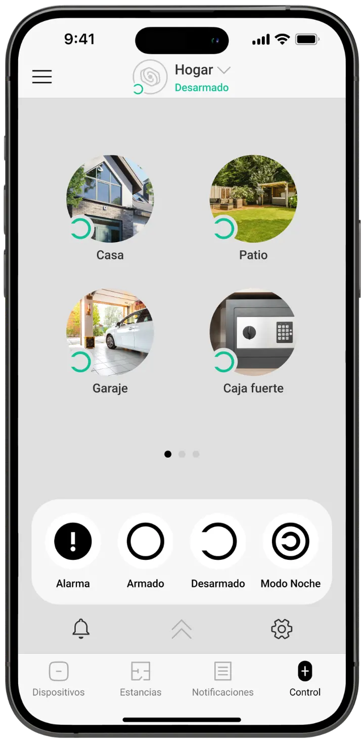 Pantalla de control de la aplicación Ajax Security System en un smartphone, mostrando las estancias de la vivienda y los botones de estado del sistema.